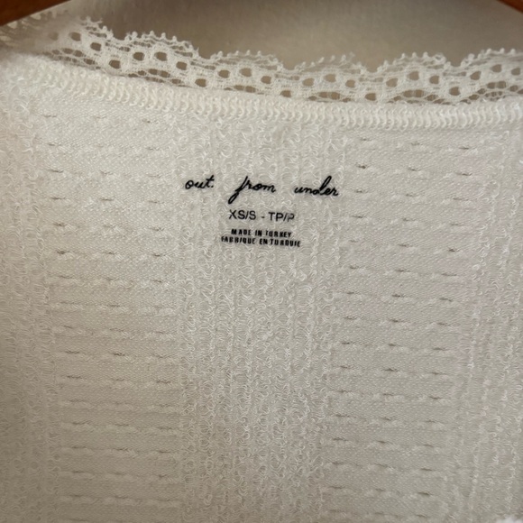 Urban Outfitters White Ribbed V-Neck Cropped Knit Top - Picture 2 of 4